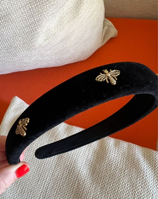 Бархатный обруч на голову с брошками