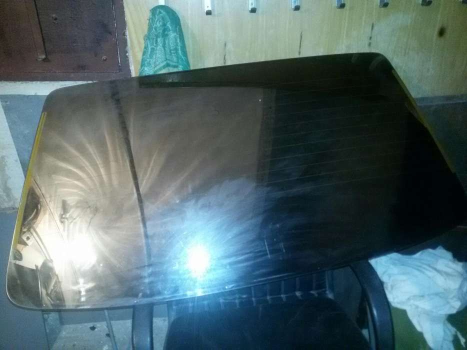 Скло автомобілне заднє до фольцвагена чи ауді