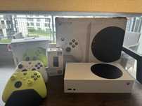 Xbox Series S + dysk 1TB Seagate + stacja ładująca