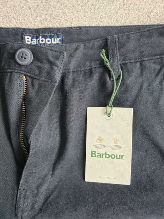 Barbour – Granatowe spodnie chinos W38 L32