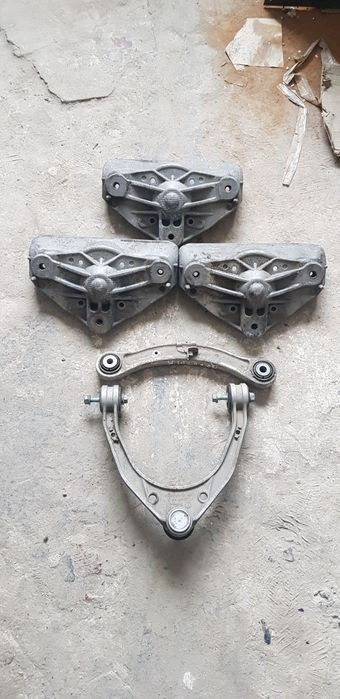 Ричаг передній,Volkswagen touareg,Audi Q7.Крошнтейни верхні,зад речаг