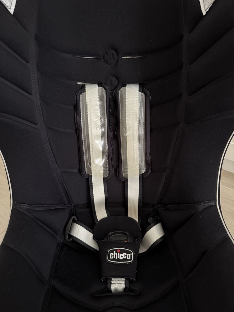 Автокрісло chicco proxima black label