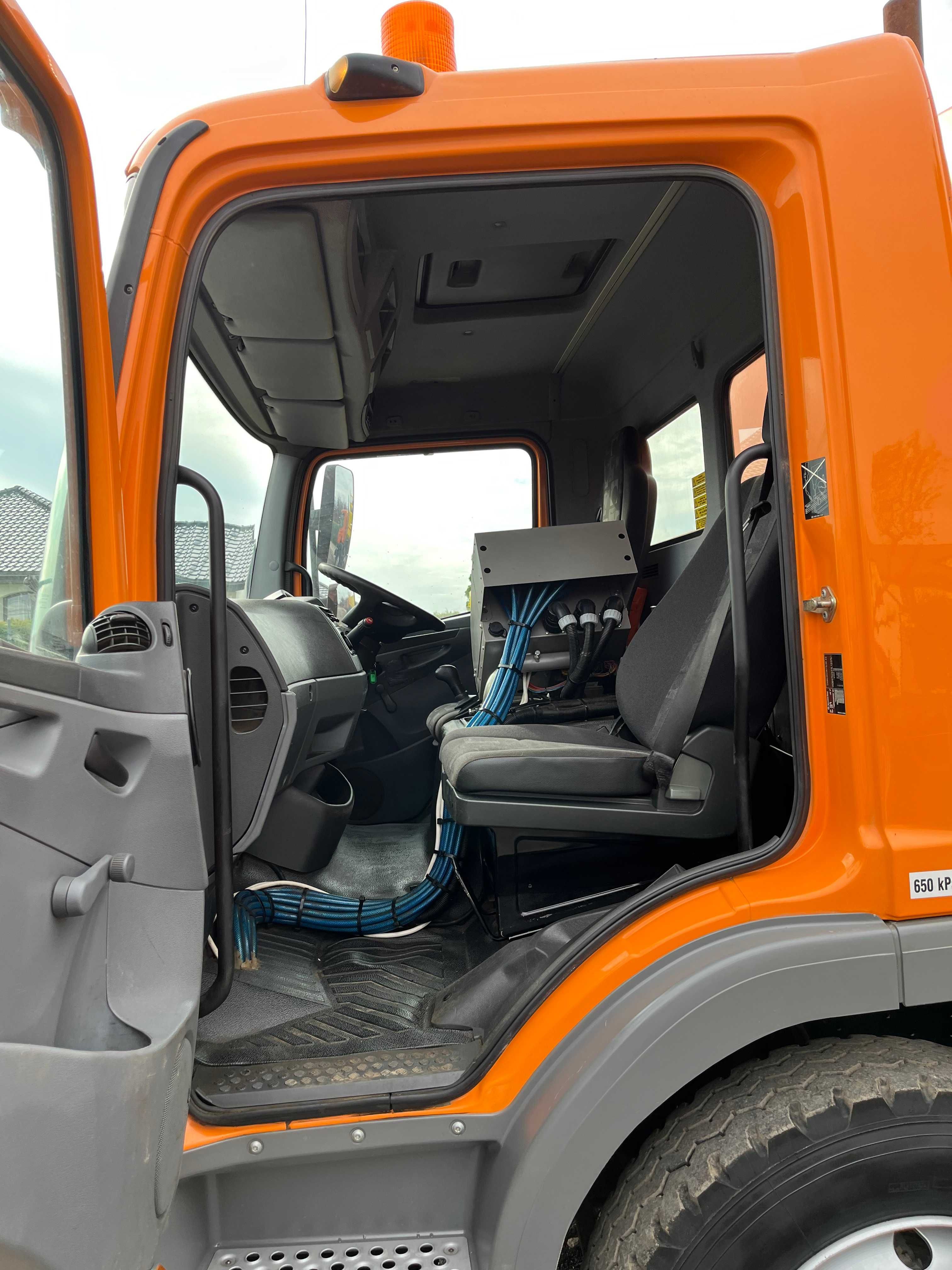 Mercedes ATEGO zamiatarka uliczna wynajem* Wynajem zamiatarka Mercedes