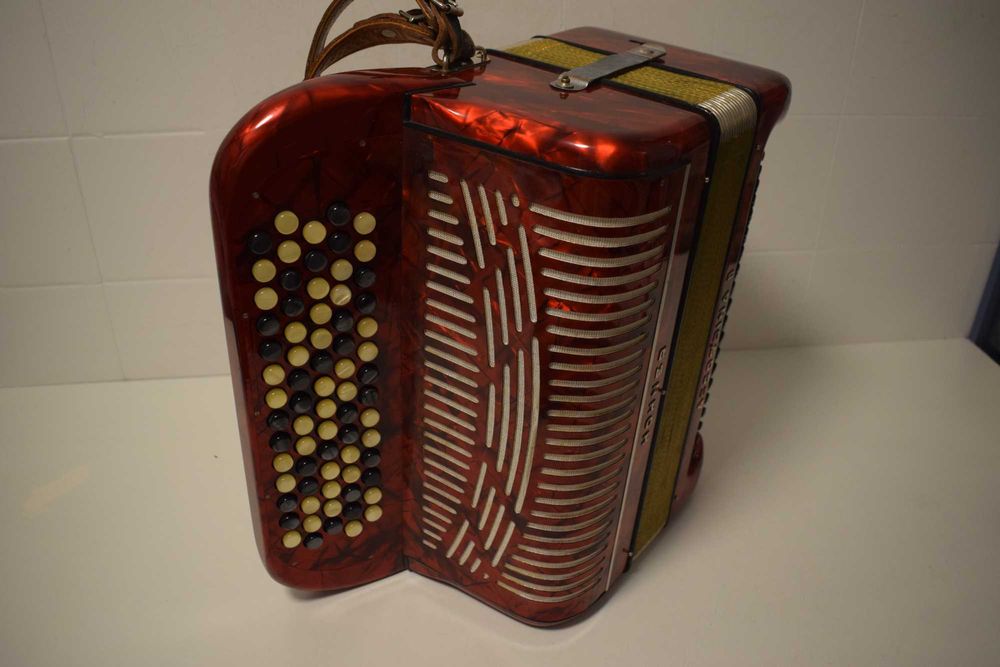 Acordeao Hohner acordina 2 Voz. N 261
