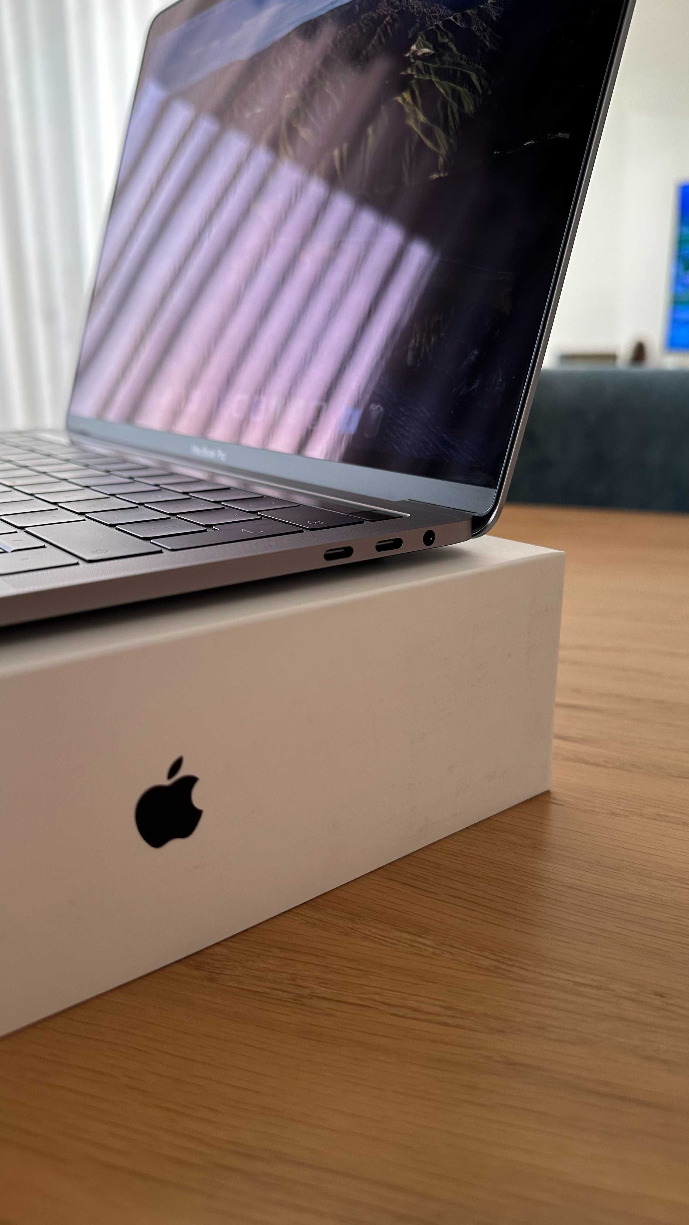 MacBook Pro 13" | i5 | 8GB | 256GB | TouchBar e Touch ID (Estado TOP)