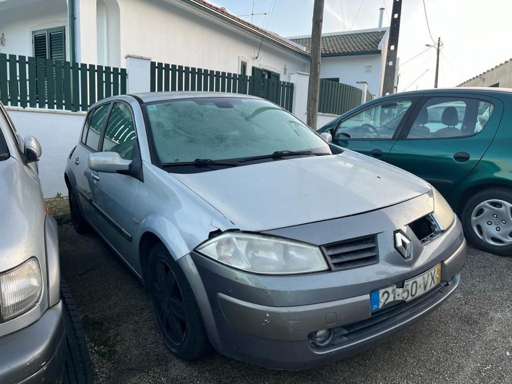 Renault Megane (acidentado/para peças)