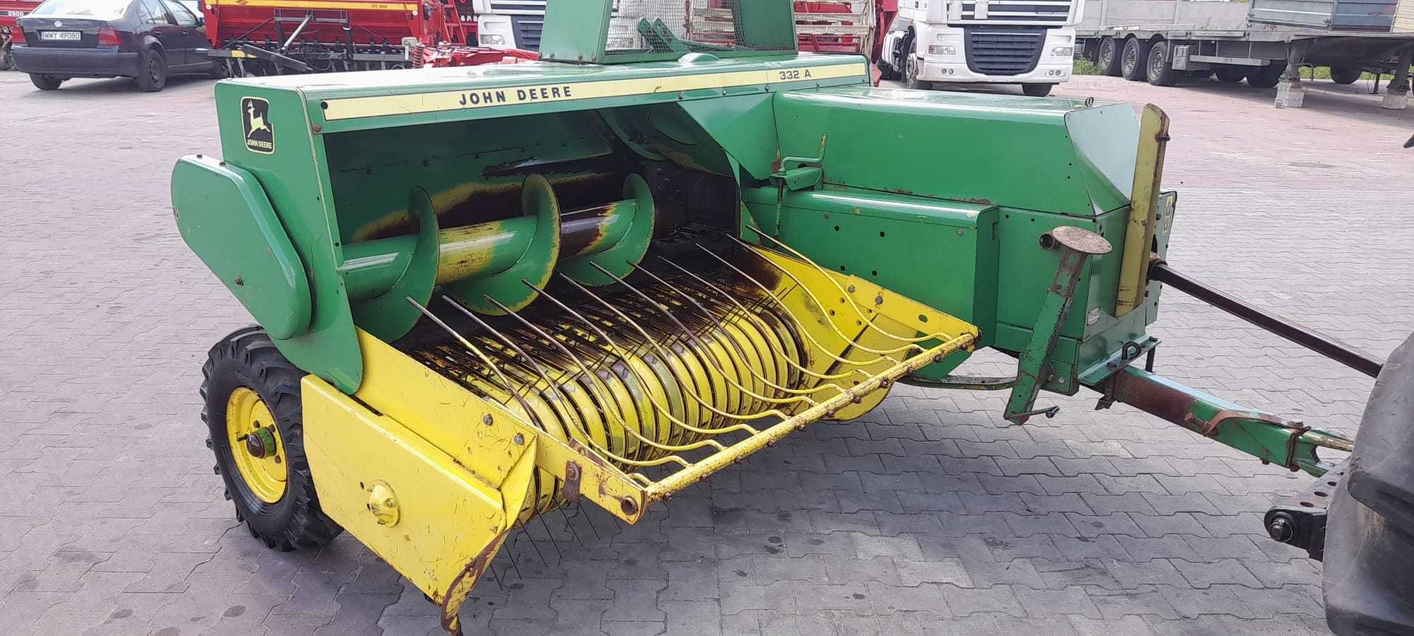 Prasa kostkujaca John Deere 332a