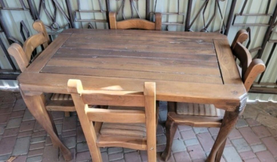Продам столы стулья для кафе-бара