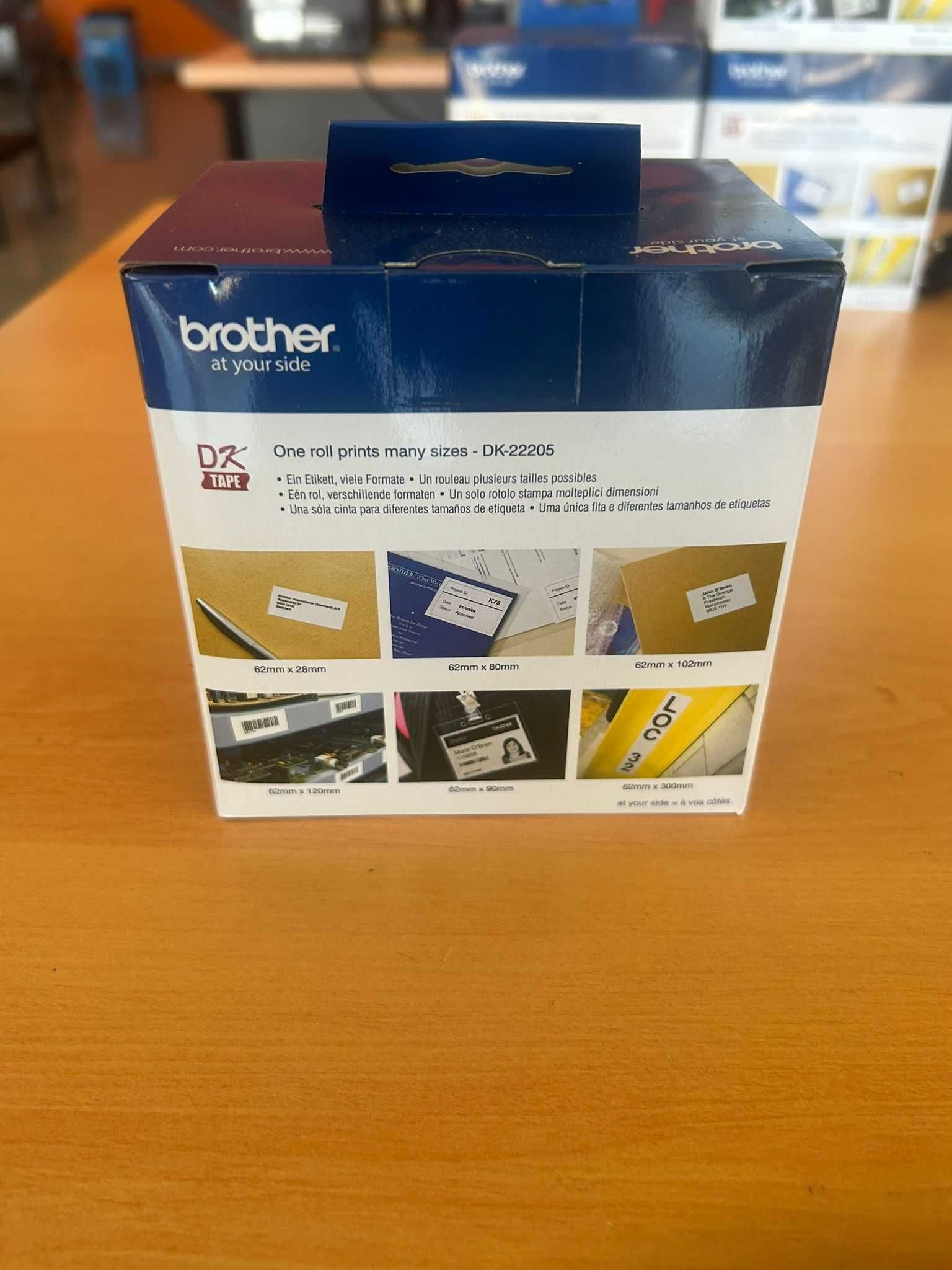 Impressora de etiquetas Brother QL-810W c/ 4 rolos e meio