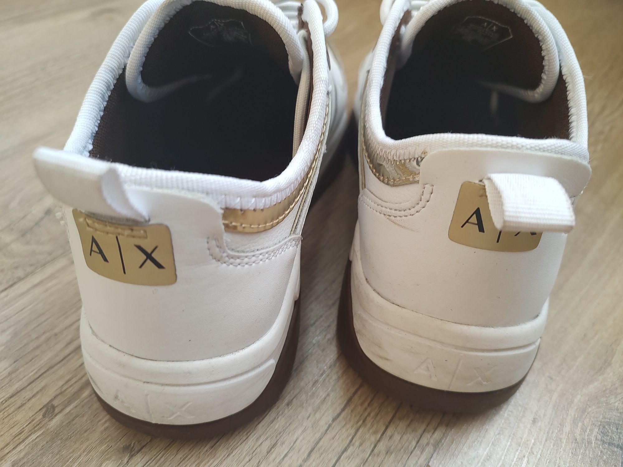 Кроссовки Armani Exchange женские, б/у