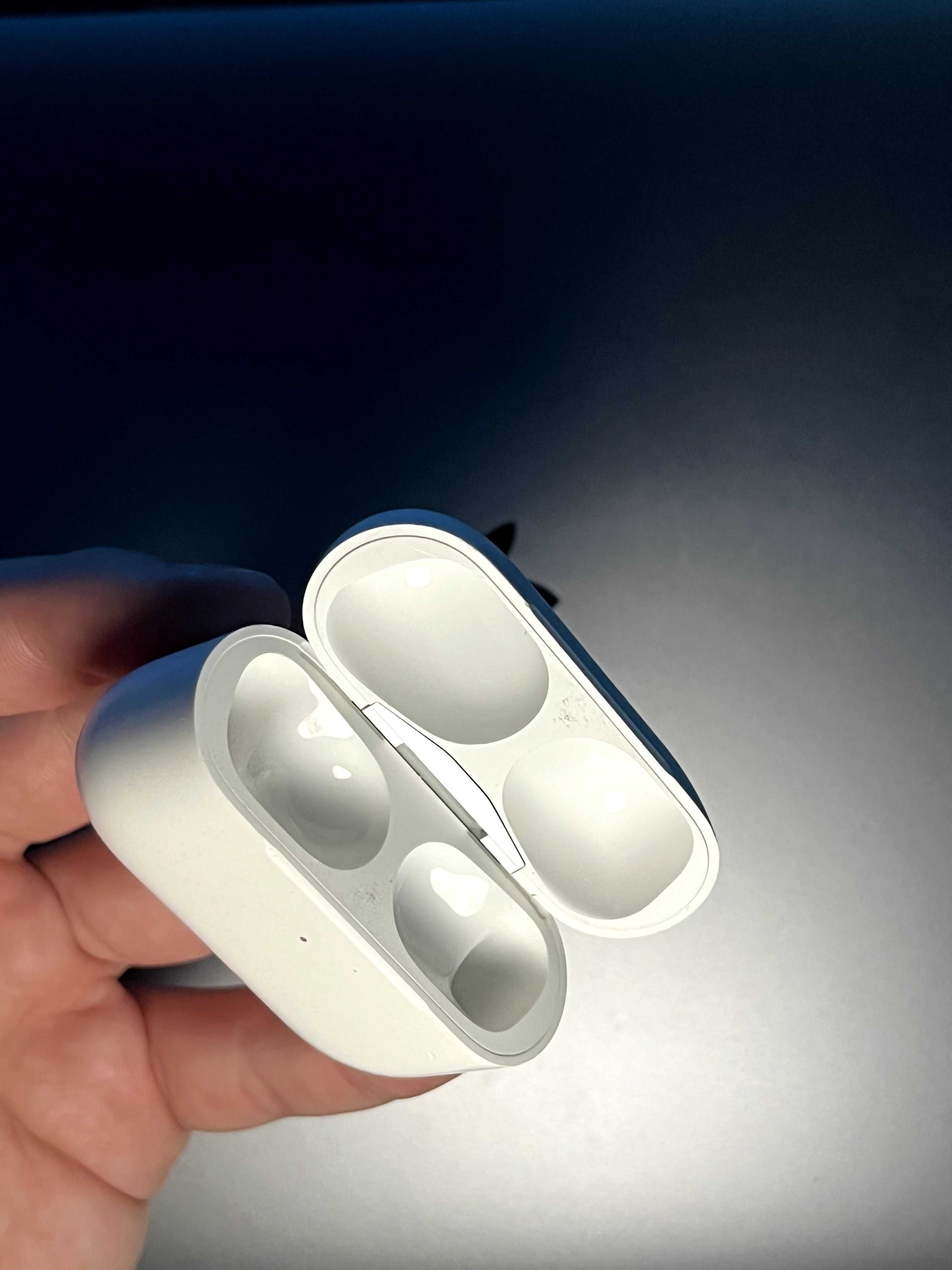 Знижка! Магазин б/у Кейс AirPods Pro 2 A2968 A2931 A2700 Оригинал