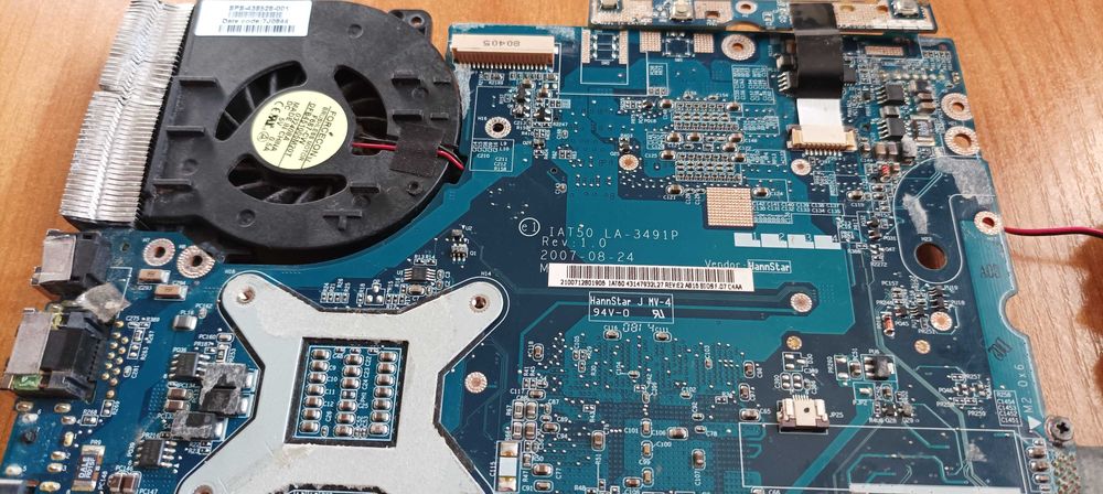ноут HP 530 на запчасти