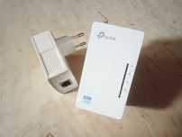 Комплект адаптеров PowerLine TP-LINK TL-WPA4220KIT AV600 с Wi-Fi