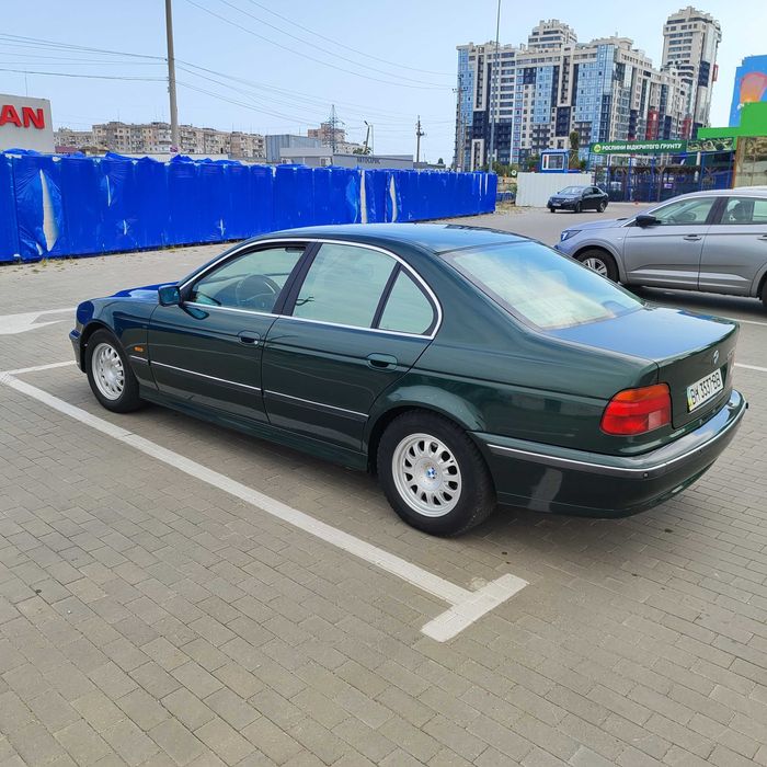 Автомобиль Бмв е39