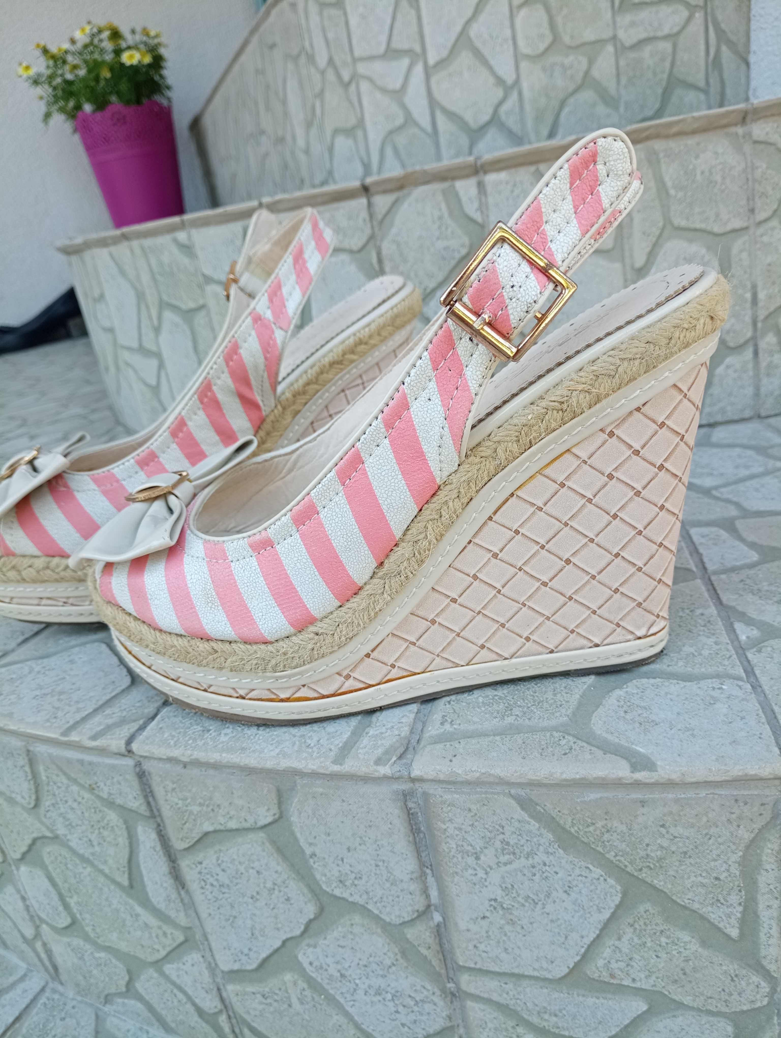 Buty na koturnie r. 39