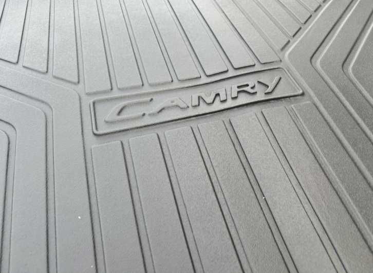 TOYOTA CAMRY 70\75\80\90 Новый! Оригинал Коврик резиновый в багажник