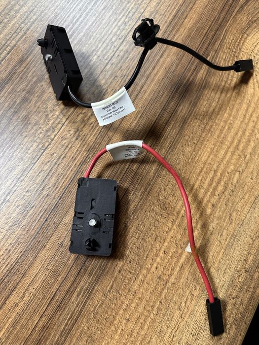 Усилитель антенны правый/левый  Tesla Model Y Оригинал