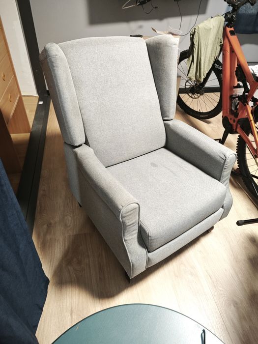 Wygodny fotel rozkładany możliwe spanie