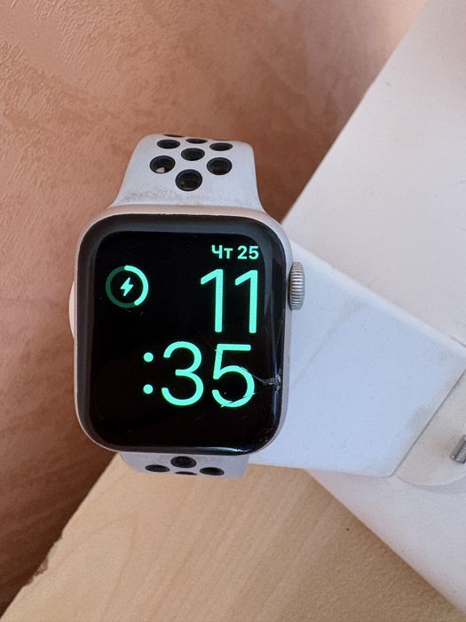 Apple Watch 5 40 mm на запчастини/під ремонт