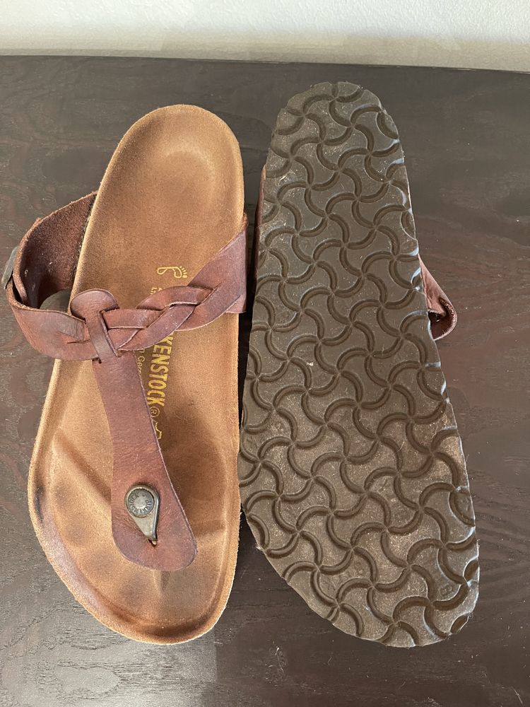 Sandálias Birkenstock em pele