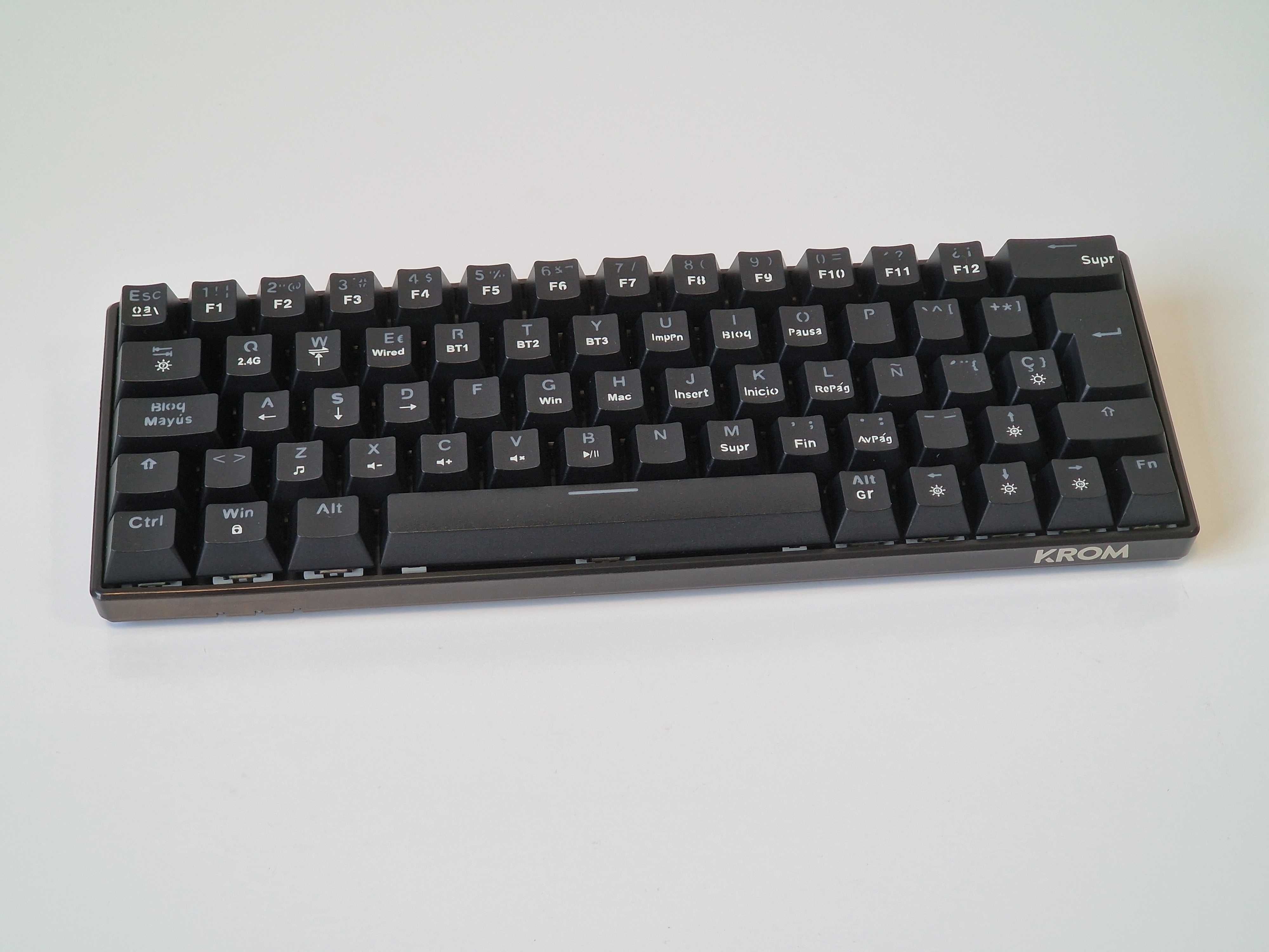 Mechaniczna klawiatura KROM Kyara - RGB
