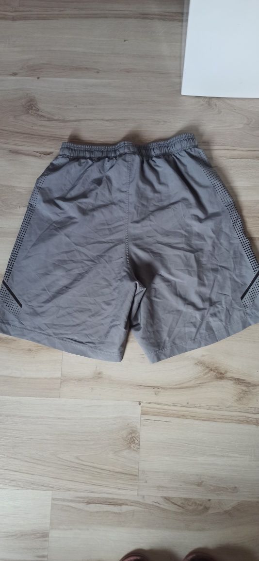 Spodenki szorty Under Armour M