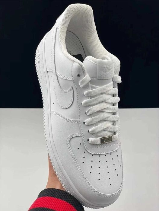 Białe tenisówki NIKE Air Force 1 w rozmiarze 42