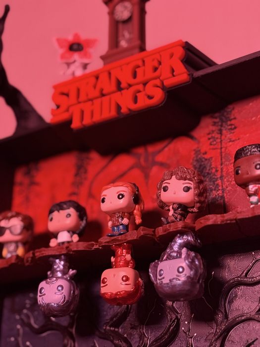Підставка для фігурок Stranger things дивні дива з kinder joy
