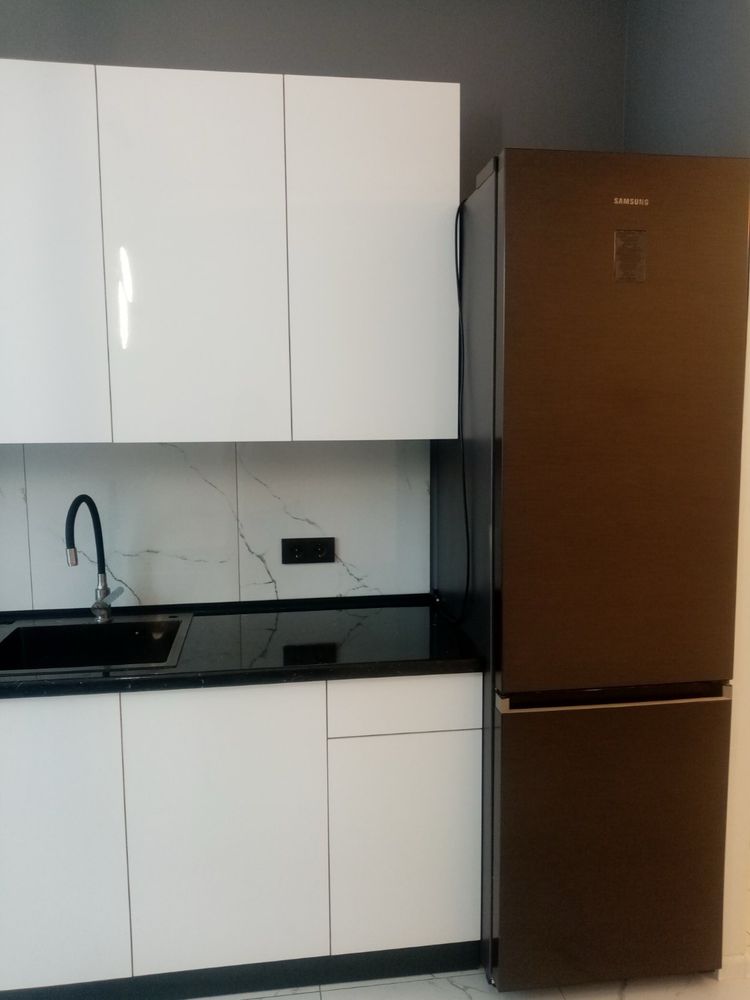 Продаж 1 км + кухня студія