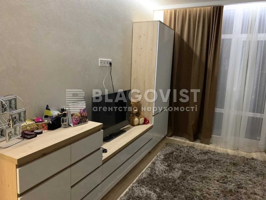 Продаж 2-к квартири 70м.кв. РЕМОНТ М.Лівобережна, Аболмасова, 4