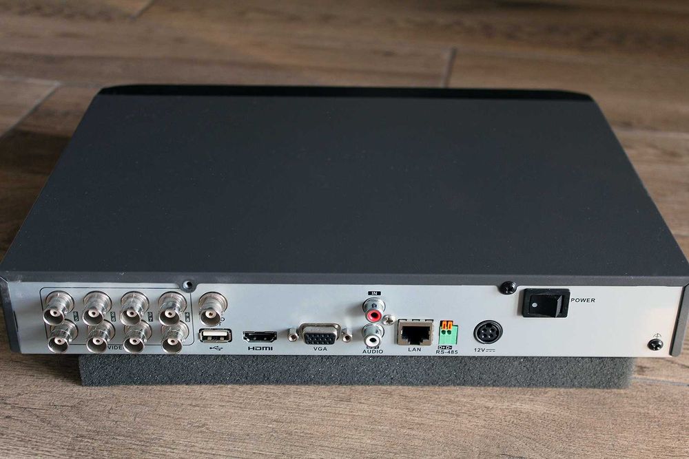 8 канальный видеорегистратор Hikvision DS-7208HQHI-K1