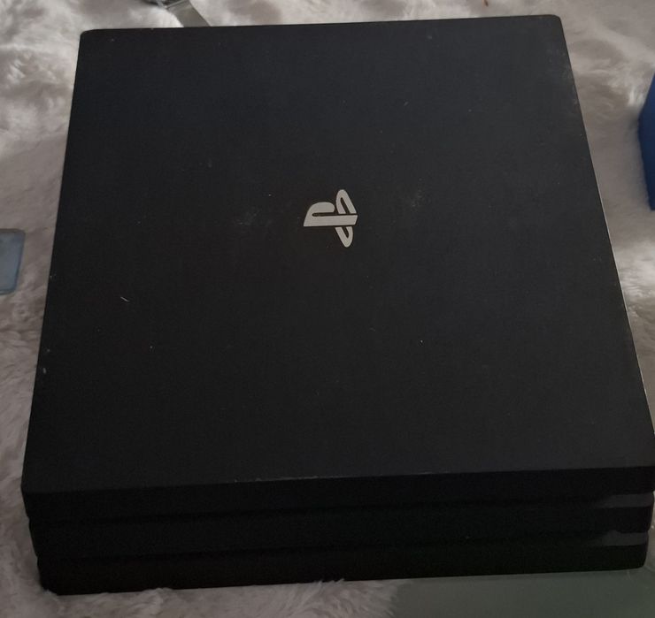 Só consola PS4 pro e cabo