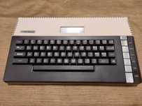 Atari 800XL w ładnym stanie.