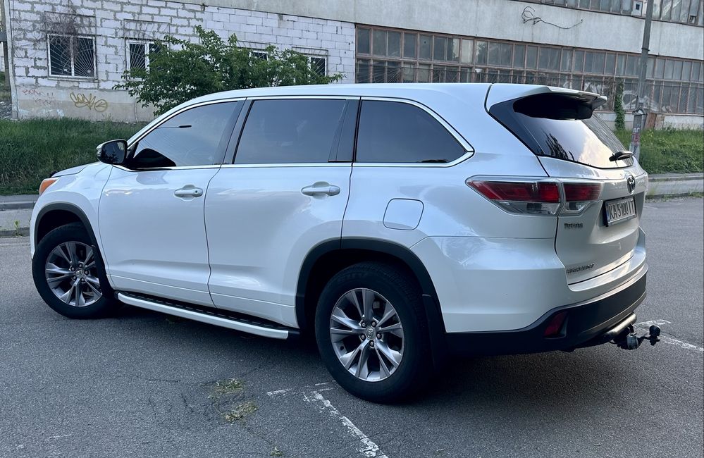Toyota Highlander (можливий обмін на квартиру)