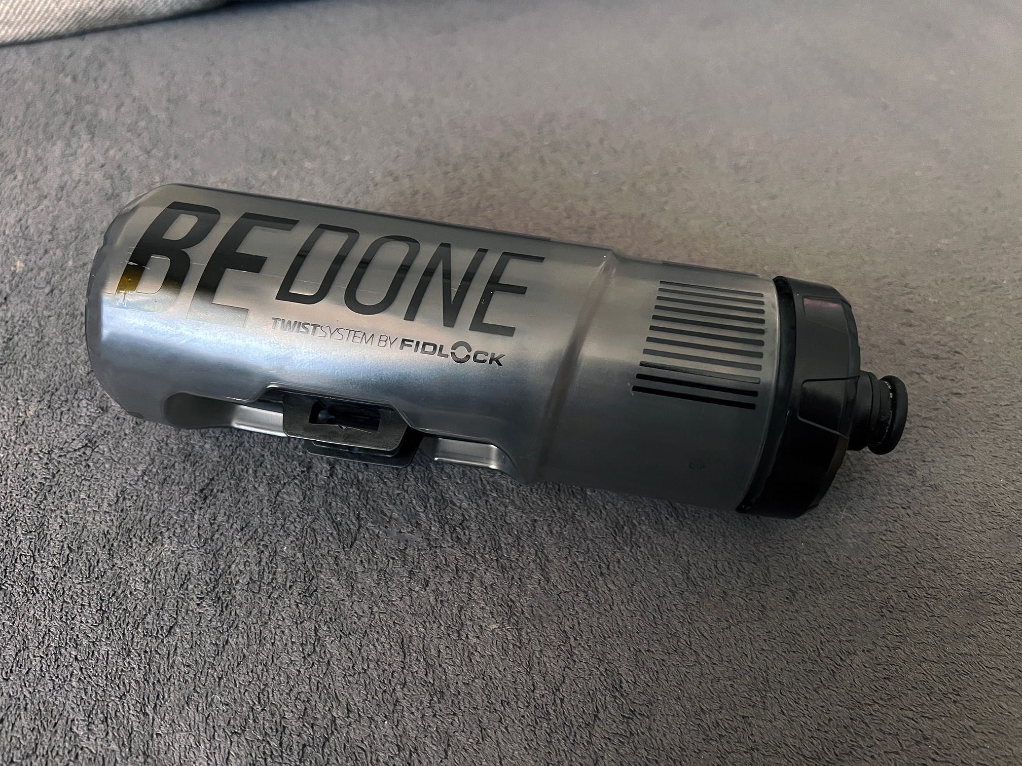 Bidon rowerowy do systemu FIDLOCK Twist Limited "Be Done" - 600ml