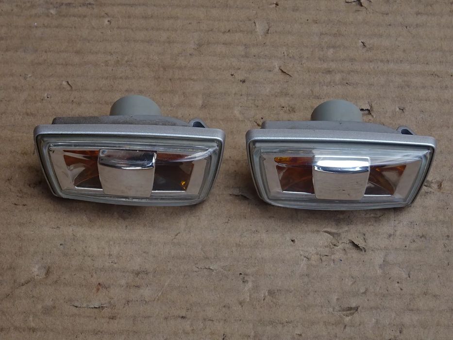 KIERUNEK KIERUNKOWSKAZ W BŁOTNIK RAMKA UCHWYT OPEL ASTRA J OPC GTC COUPE