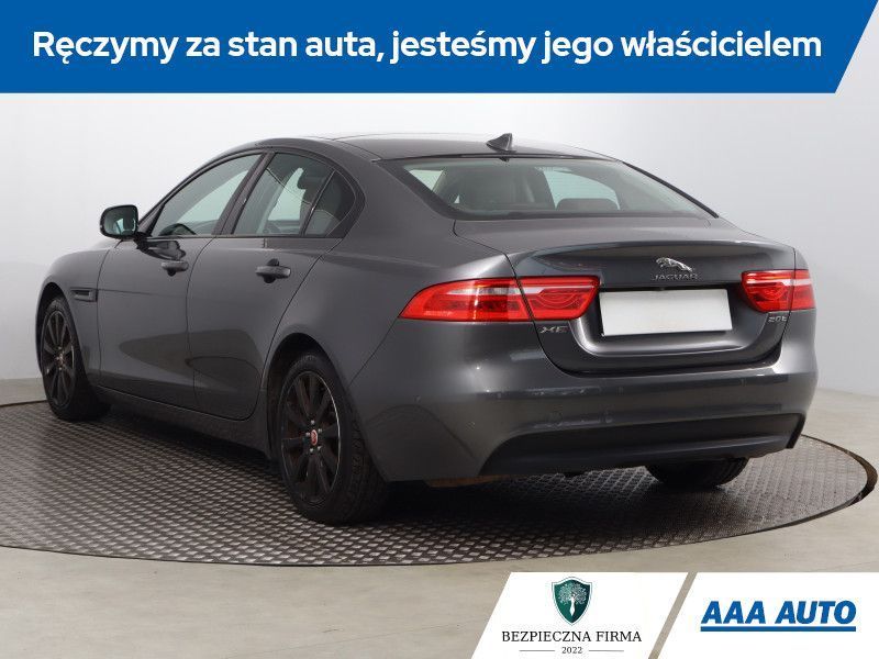 Jaguar XE 20t, Automat, Skóra, Navi, Xenon, Bi-Xenon, Klimatronic, Tempomat,