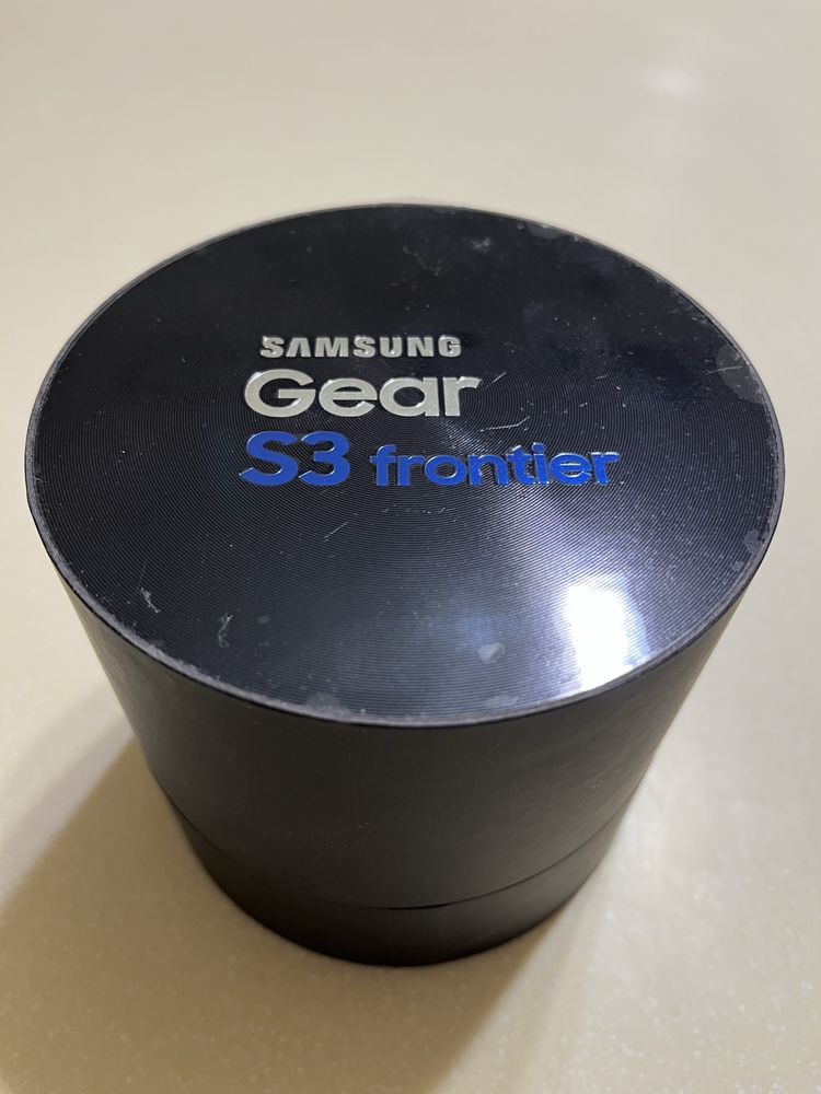 Часы Samsung Gear S3 frontier в отличном состоянии.