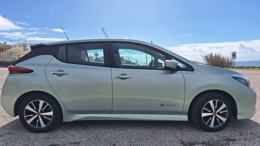 Carro Nissan Leaf 100% Elétrico