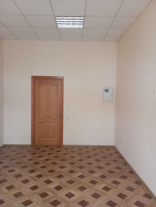 Офіс 17,2 кв. м.. по вул. Франка, опалення включено в ціну