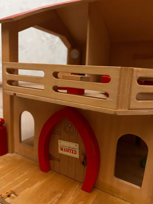 Продам домик для кукол с мебелью