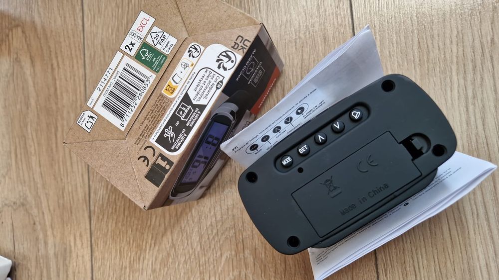 Nowy zegarek z budzikiem Grundig