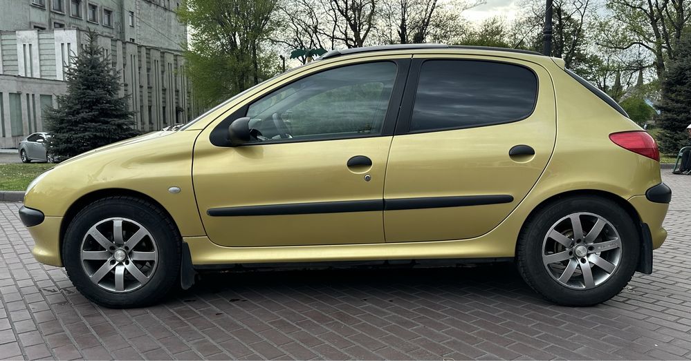 Продам Peugeot 206 2002 1.4 автомат