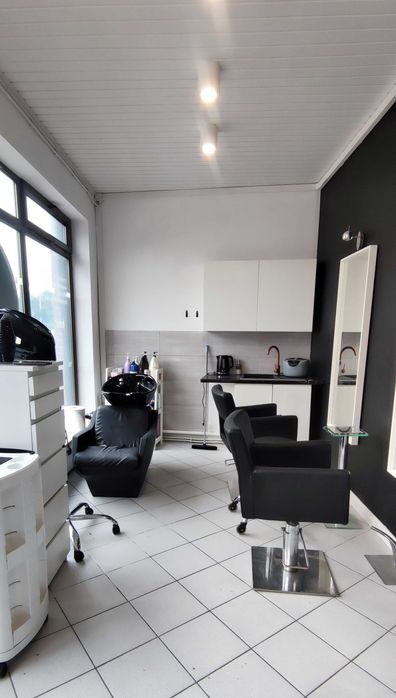Sprzedam firmę - salon fryzjersko-kosmetyczny od zaraz (niski czynsz)