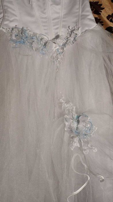 Весільна сукня ніжна