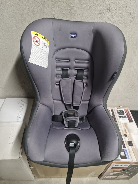 Автокрісло Чіко Chicco Cosmos від 0-13кг, 9-18кг в гарному стані