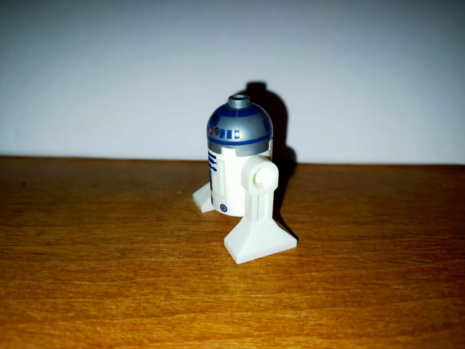 LEGO mini figurka R2-D2 SW0527