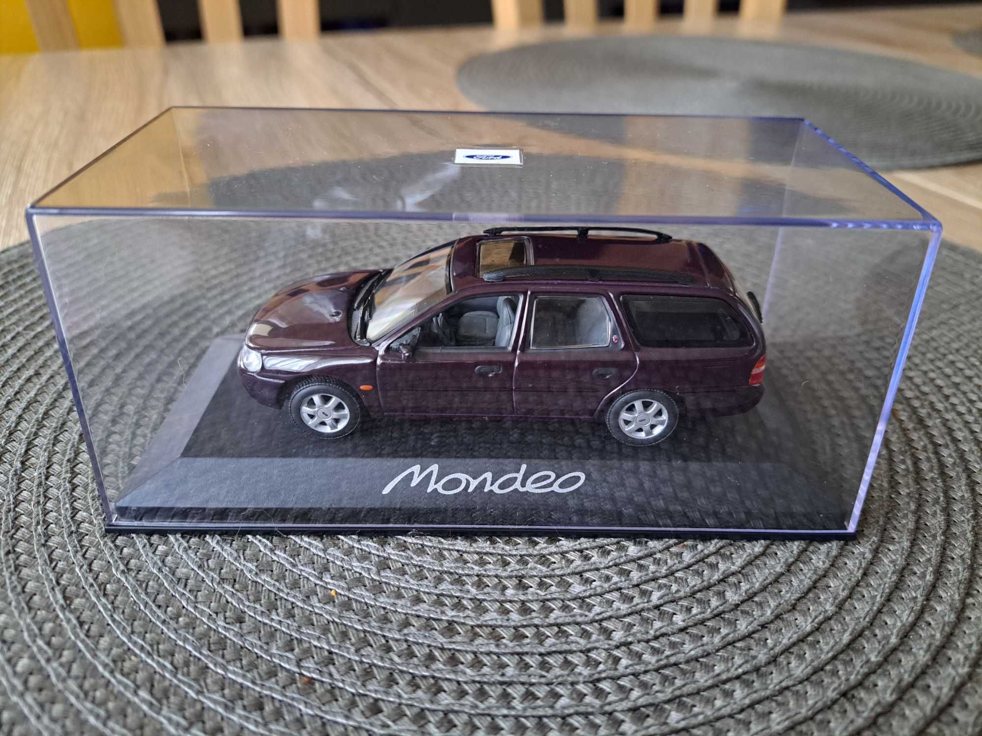 Ford Mondeo mk2 kombi bordo/fiolet Minichamps 1:43