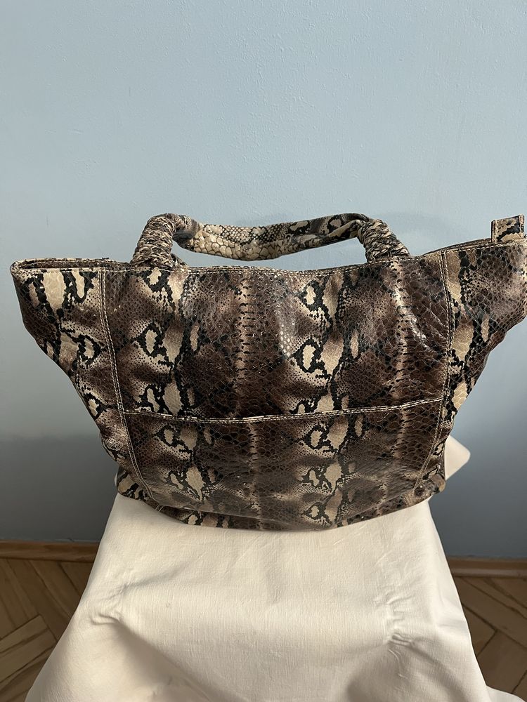 Perlina Duża torebka shopper a'la skóra wężowa