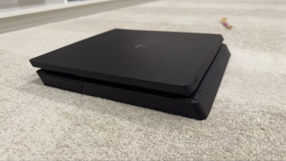 Vendo/Troco Ps4 com 2 comandos